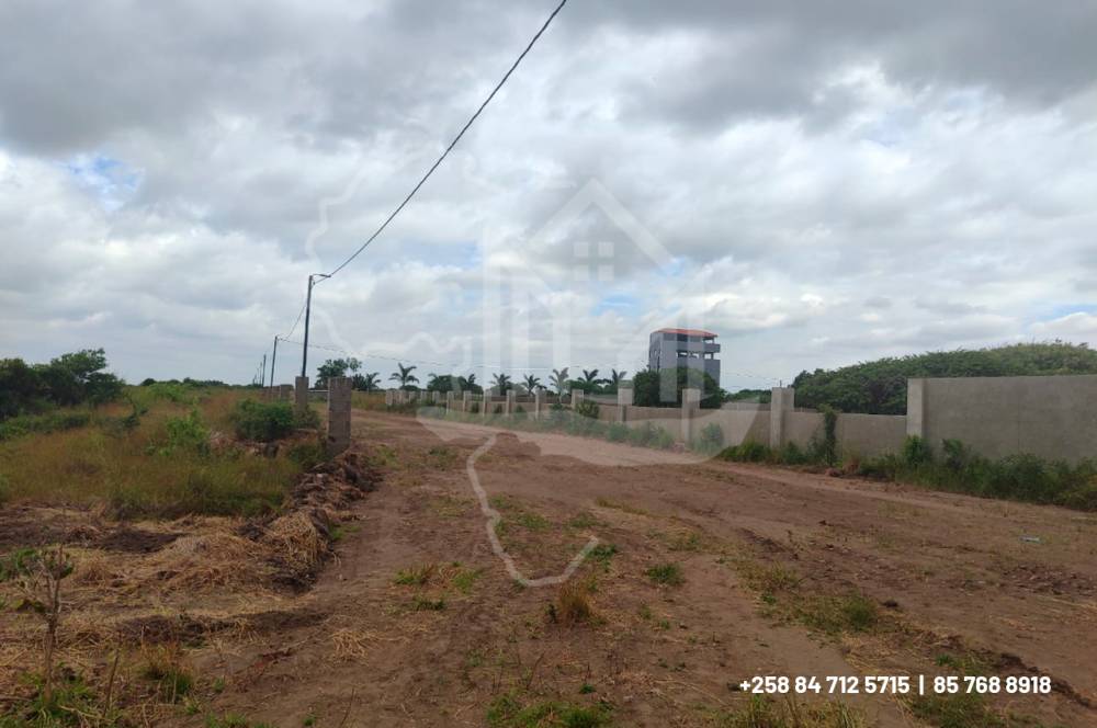 Trespassa-se 2 Terrenos com as seguintes medidas cada 15/30m com o valor inédito de 75 mil meticais cada.