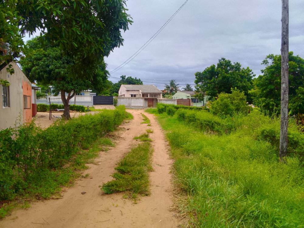 Trespassa-se Terreno com DUAT,  40/50m a 500m da estrada.  Katembe, Machanfane (Zona das Bombas Nova Ponte Katembe)